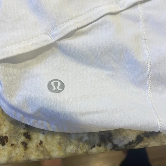 White Lululemon high waisted speed up shorts size 8 - Picture 4 of 6